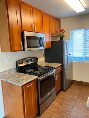 Fully Furnished 2bed/1bath apt- SUPER close to Stanford 3