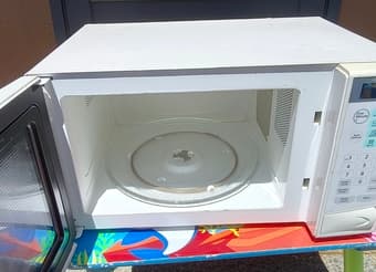 Magic Chef Microwave Oven 1