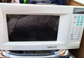 Magic Chef Microwave Oven 2