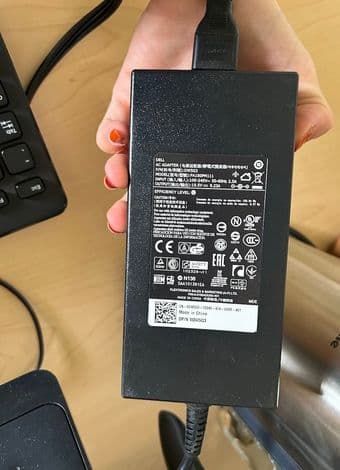 DELL all-in-one computer with desktop, wireless keyboard, and mouse 3