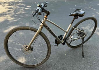 FX1 Trek Bike + Kick Stand (S) 1