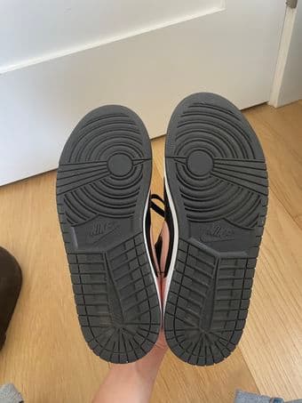 Nike Jordan 1 Low Crimson Tint -- Size 9 US Men 2