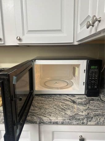 Hamilton Beach Microwave Oven 1
