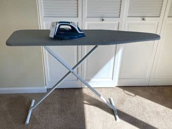 Sunbeam Iron and ironing board 1