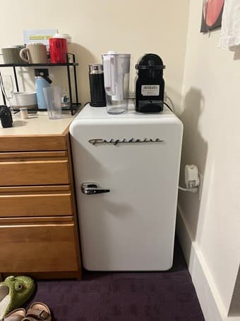 frigidaire white minifridge with freezer 1