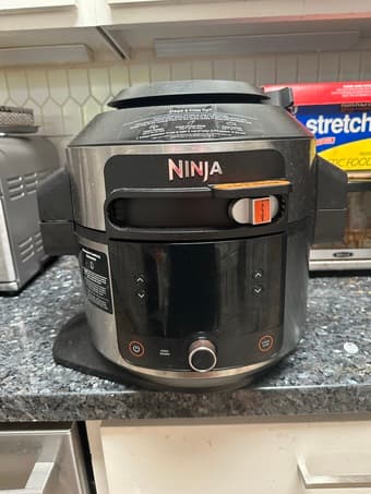 Ninja airfryer and pressure cooker 1