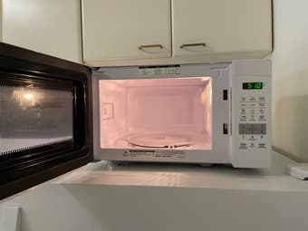 Comfee Microwave 1