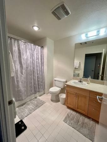 Spacious 1B1B in 2B2B apartment in Avalon Mission Bay SF from 8/1 2