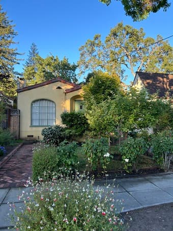 subletting my one bedroom little house in College Terrace 1