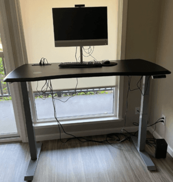 Sit to stand desk with electrical plugs and USB 1