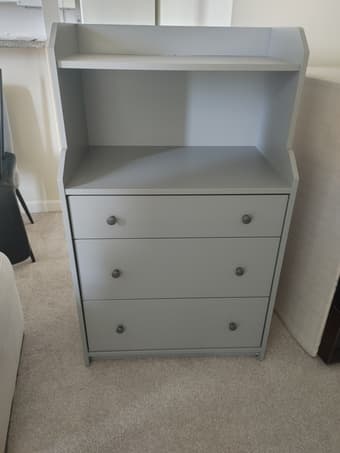 Dresser 1