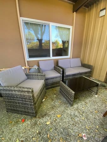 Outdoor furniture in excellent condition (less than 1yr old) 2