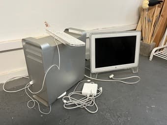 Old 2000 apple computer 1