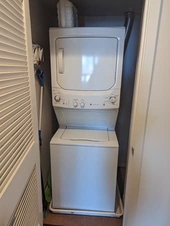Beautiful huge 1-bed apt Uptown Oakland next to Bart 7/9-7/30 $700/wk 4