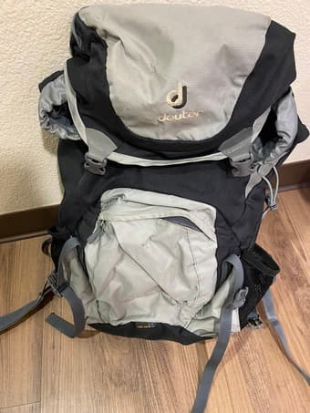 Deuter 25L hiking pack - barely used 1