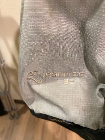 Deuter 25L hiking pack - barely used 3