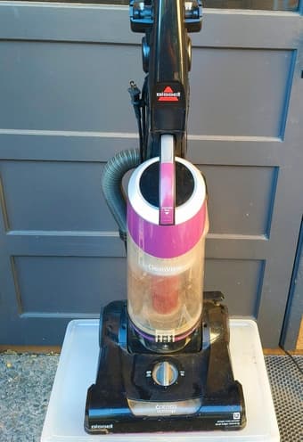 Bissell CleanView Vacuum 1