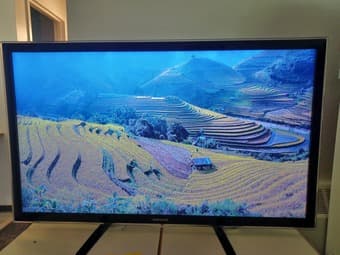 46" Smart TV + Chromecast 1