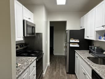 OFFER: Stanford-Owned Oak Creek Apts 2B1B starting from September 14th 2