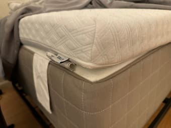 Hybrid mattress, medium firm/dark gray, Queen, GREAT CONDITION! 2