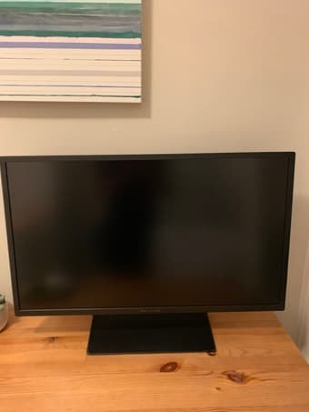 For sale: 32” monitor and Giant bike. (170$, 350$) OBO 1