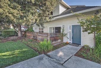 2 Bed, 2 Bath Townhouse for Rent In Mountain View 1