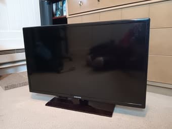 Samsung 32” 720p TV 1