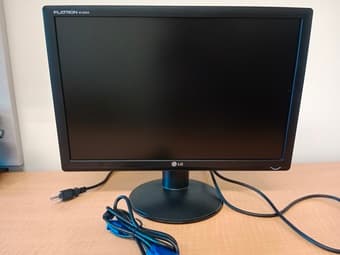 LG flatron w1934s Computer Screen 1