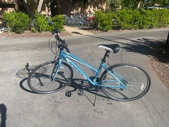 Hybrid 700c Bike BRAND NEW 1