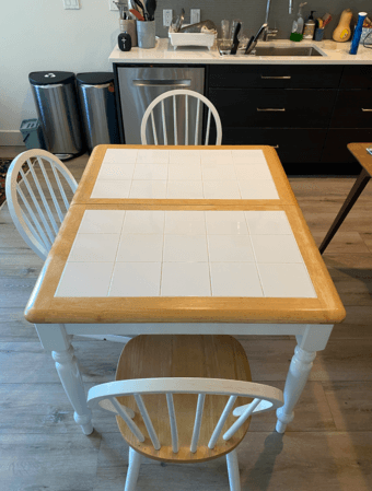 Charming kitchen/dining table (seats 4-6) 1