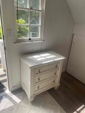 White chest of drawers 1