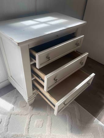 White chest of drawers 2