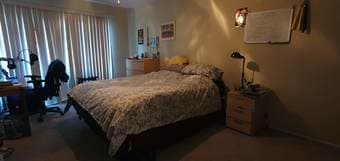 Menlo Park 1 bedroom with En Suite avail with 2 housemates 1