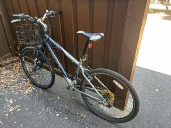 Trek bike with free lock and basket 1