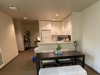 Fall 2024 -1B available in 2B, 2B Munger Apartment (female only!) 4