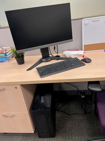 Selling like-new Lenovo computer 1