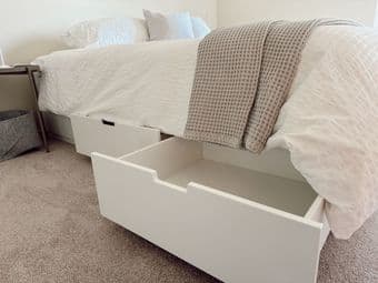 King Bed (Matress + bedframe + pillows + duvets + sheets) 2