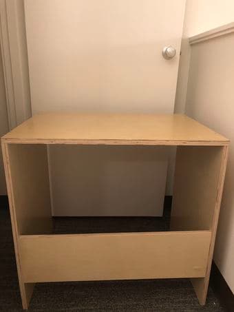 Small table/desk 1