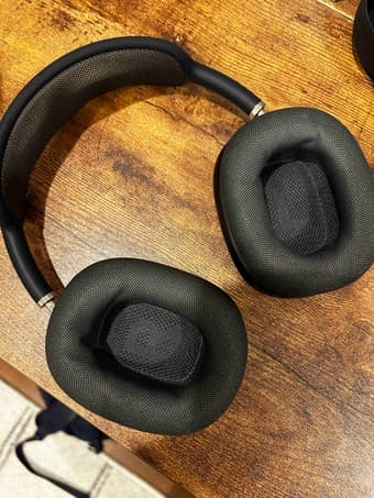 Like-new Airpods Max (space grey) 3