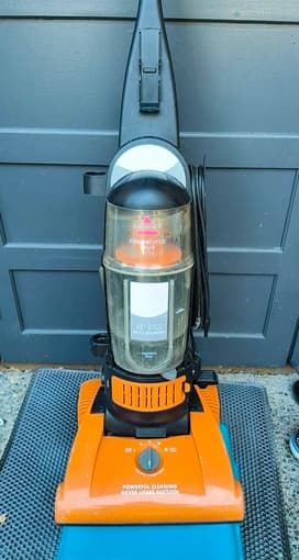 Bissell PowerForce Helix Turbo Vacuum 1