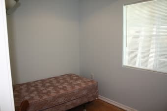 Small furnished room available in Menlo Park near Facebook campus 3