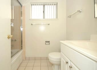 Furnished bedroom available in2B/1B immediate move in(short/long term) 4