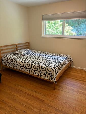 2nd floor room available in Portola Valley House, Sept 1st start 1