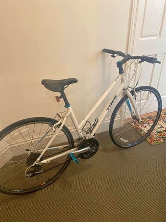 Trek 7.2 FX Womens Hybrid Bike 1