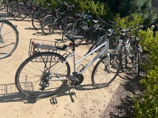 WOMENS HYBRID BIKE W/ BASKET -- IDEAL FOR 5' 0' - 5' 5" 3