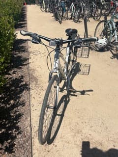 WOMENS HYBRID BIKE W/ BASKET -- IDEAL FOR 5' 0' - 5' 5" 4