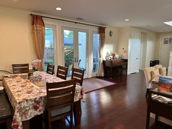 On-campus furnished bedroom in a beautiful house available 8/11 3
