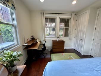 On-campus furnished bedroom in a beautiful house available 8/12 3
