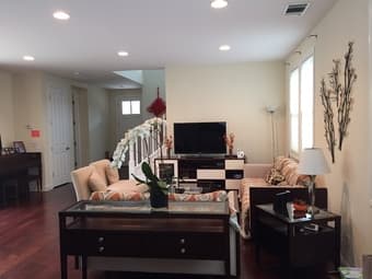 On-campus furnished bedroom in a beautiful house available 8/12 4