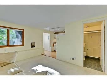 Private 1br/1ba in law unit with private yard/separate entrance 2